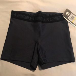 NWT Under Armour compression shorts size M